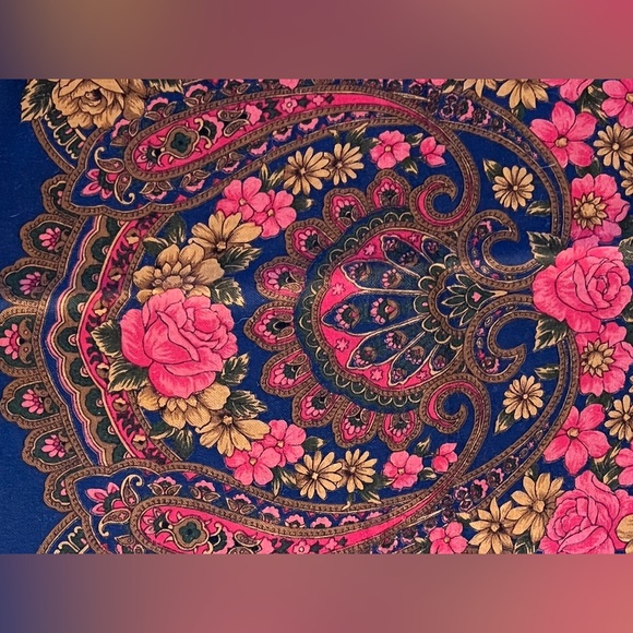 🌺Spectacular Vintage ECHO Navy & Pink Fine Wool 43” Square Scarf—Lightweight - Picture 16 of 16